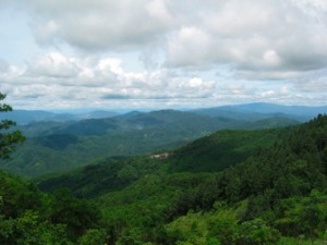 真ん中の茶色部は山岳民族の村 真ん中の茶色部は山岳民族の村